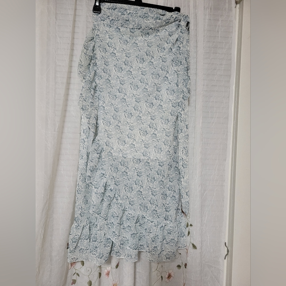 2/$10 Green and white floral print wraparound skirt - Picture 4 of 4